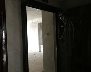 北湖北路,全新毛坯三房两卫,有证,看房方便
