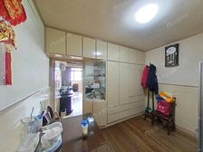 2号线北新泾站100M,双南两房,中间楼层,阳光从早晒到晚