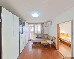 东南向 两室两厅 高层观景房 紧邻地铁