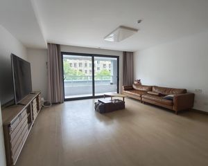 三里江印4室2厅3卫南朝向650.0万元/套出售