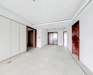 繁华地段 次新小区 楼层好 精装交付 拎包入住