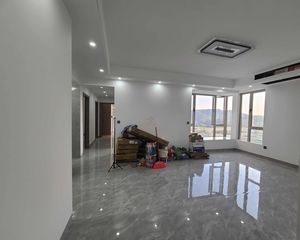 碧水天和C区 4房2厅145万