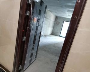 荣顾书香门第3房2厅毛坯 155万