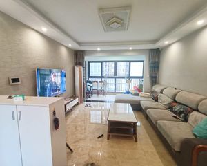 江南万达广场华府 4房2厅150万