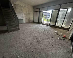 总部基地别墅区上叠楼中楼,带露台诚心出售,随时看房