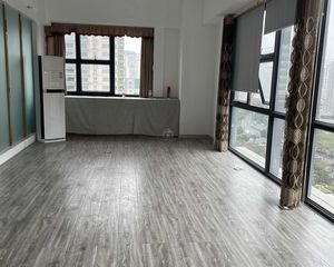 现代国际100平的单独大单间,看房提前联系