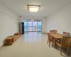 丽园小区 4房2厅135万