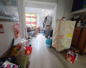 装饰材料市场职工宿舍明秀西路163号。