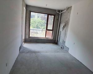 一楼带院子!送负一层 经典H户型 价格低好谈 随时看房