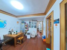 地轶口啊中间楼层一梯两户小区中芯位置