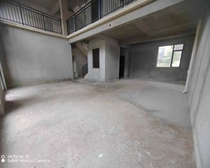 绿地城南宁7房3厅毛坯550万