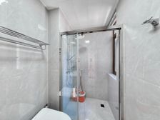 精装四室,适合多人口家庭居住,拎包入住不用担心装修