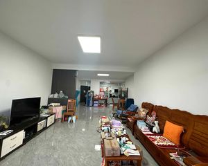 逸园小区3房2厅240.00万