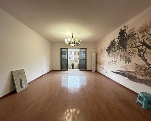 林业新村 4房2厅155万