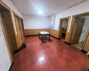 信谊新村 购物方便 刚需小三居 交通便利 近医院 正南朝向