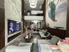 纳帕靠山别墅,全新精装,自带大花园,入住紧两年,诚意急售