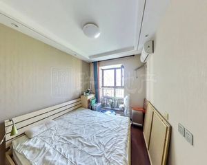 交易有保单,买房不收钱,店长力荐,公园懿府必卖好房,看房方便