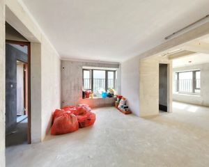 秋和月明府3室2厅南