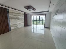 新区。洛浦公园旁,4室2厅,精装,一线河景房,单价8千