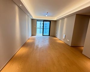 云潮中心3室2厅2卫南朝向270.0万元/套出售