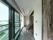 雅戈尔明湖懿秋,177平8楼880万,位置视野很好:中庭看湖