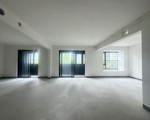 滨河沁月府4室2厅2卫南北朝向328.0万元/套出售