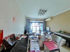 新出,不靠马路 ,南北通透 ,挂牌空间大 找登盘人 有惊喜
