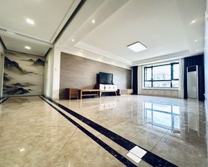 新秀学校片区!绿都皇城 电梯洋房,精装四室 送地下室