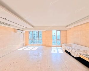 新上 东方银座 满五 高楼层 东南三居室