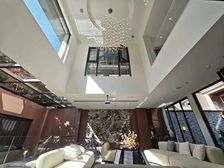 滇池边合院别墅端头 带200平米花园带车库拎包入住带露台急售