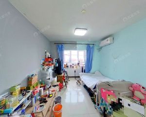 望京北 地铁15号线 满5年客厅朝南2居 看房方便 业主换房
