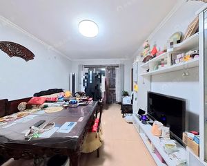 一层花园洋房两居,满五,地铁商圈配套齐全,有车位