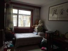 省医院旁,一楼带70平院子,南北通透,停车方便,林荫大院对过