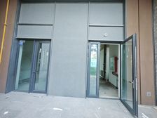 南开成熟地段 业主急变现 可分组 直通小区有门 车库旁临街