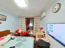 世博好房!精装修,1楼带天井,紧邻成山路站,不靠马路,价好谈