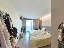30多个W精装,拎包入住,中间楼层,小区正中间,看房方便