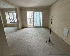 春江郦城4室2厅2卫南朝向150.0万元/套出售