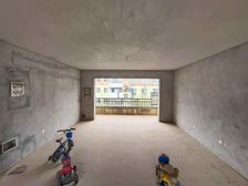 广西法官学院生活区5房2厅117万