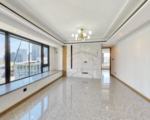 中间楼层 精装修拎包入住 满两年