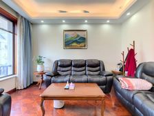 此房满五为一,精装修,拎包入住、房东诚心出售、欢迎品鉴 。