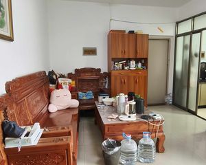 3号,5号地铁口,兴宁二中送大露台。