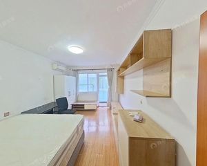 小区绿化率高,临近地铁,出门坝河