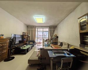 市政小区3房2厅精装72.00万