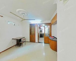 一楼带花园15平方 双轨交 配套齐全