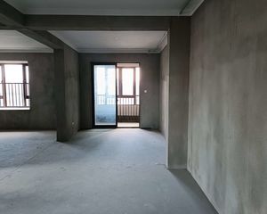 碧辰玥府3室2厅1卫南朝向136.8万元/套出售