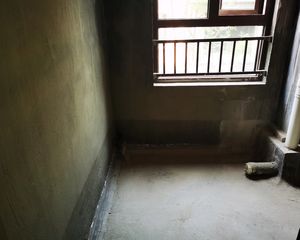 南滨路金辉泊舍三房388万