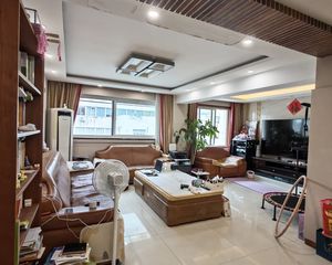 新大世界小区4室3厅3卫南朝向386.0万元/套出售