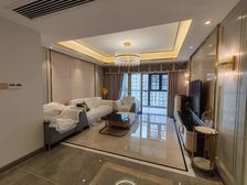 绿地中央广场(一期)3房2厅精装185万