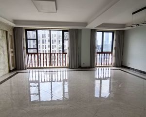 维科东院4室2厅3卫南朝向580.0万元/套出售