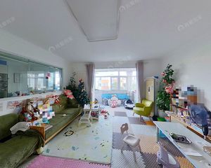 新上大四居 面宽7米多的大客厅 新装修两年 小区中心位置